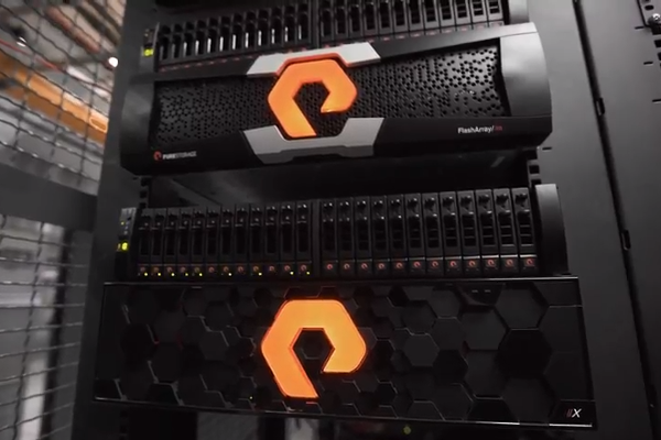 zeemijl residu Hysterisch Pure Storage ups the ante with new flash arrays and a miniaturized AI  system - SiliconANGLE