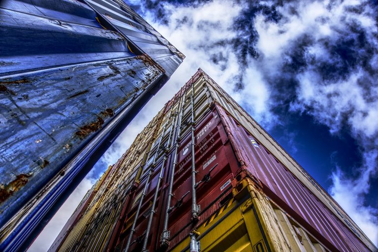 container-2909484_1280-distel2610-pixabay