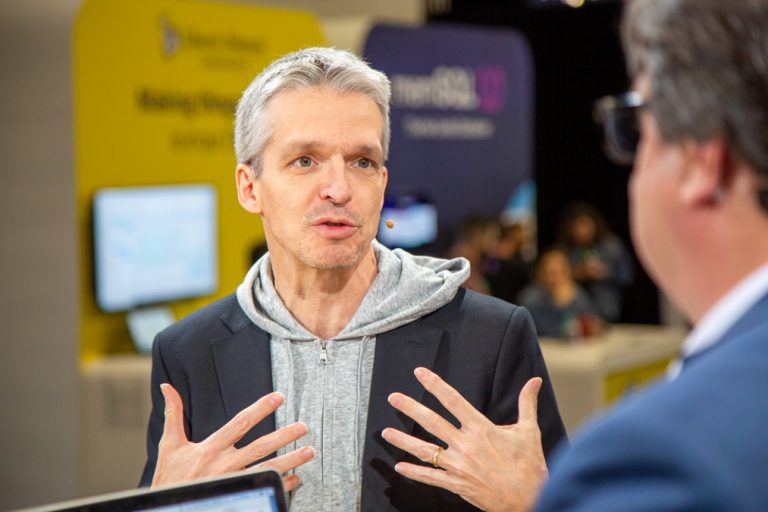 Dirk D, AWS IoT