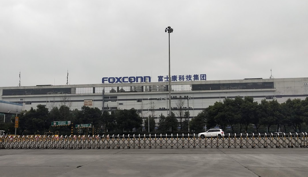 Workers confined to quarters following COVID outbreak at Chinese iPhone factory - SiliconANGLE News