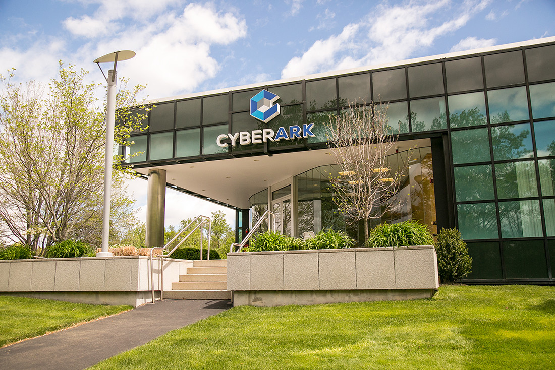 CyberArk Secrets Hub ofrece acceso simple y seguro a secretos en AWS Sns-Brigh10