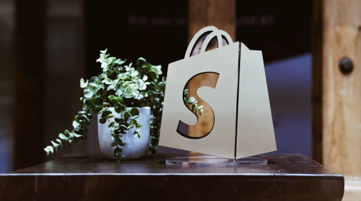 Shopify introduces generative AI chatbot for its e-commerce system