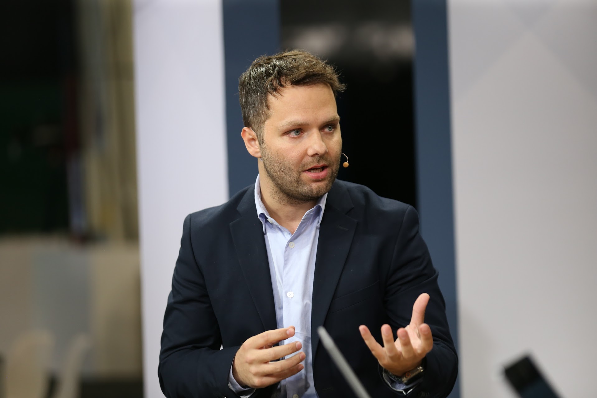 Dion Ubert, global adaptive cloud and AI sales director at Microsoft Corp., speaks with theCUBE during HPE Discover 2024 about integrated cloud and AI solutions.