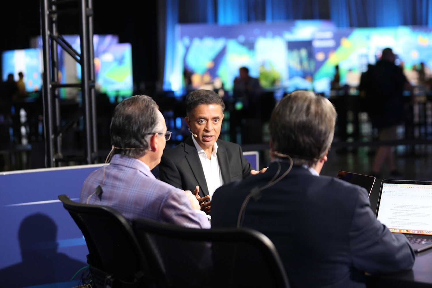 Sanjay Uppal, SVP & GM at Broadcom, talks with theCUBE about Edge Compute Stack during VMware Explore.