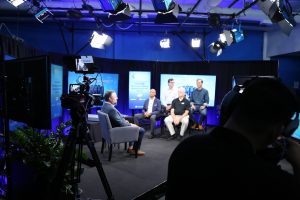 Rob Strechay of theCUBE talks with panel members during the Supermicro Open Storage Summit.