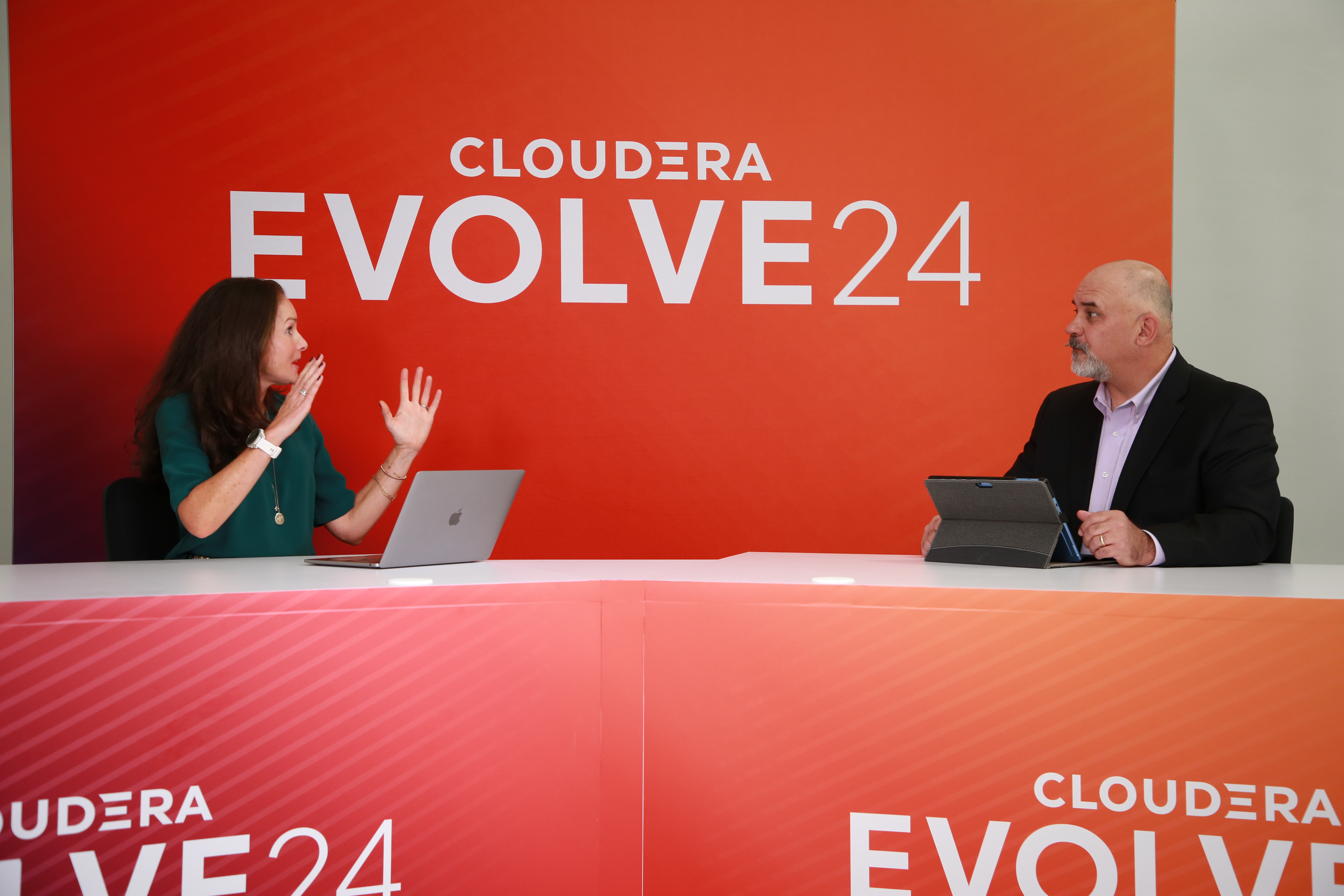 Rebecca Knight and Bob Laliberte, analysts for theCUBE Research, discuss Cloudera's hybrid data management strategy at Cloudera Evolve24.