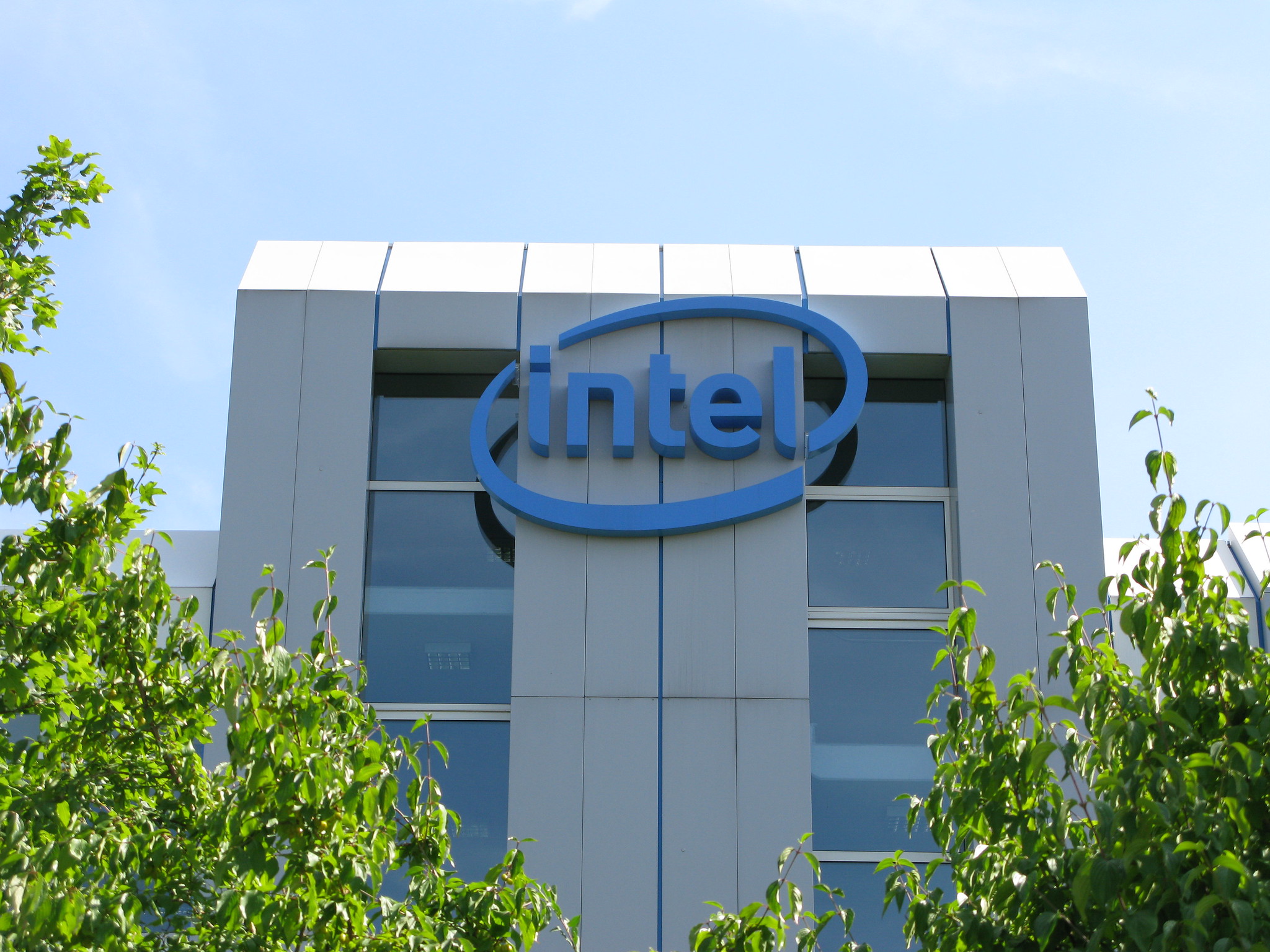 Report: Broadcom and TSMC in talks to carve up Intel