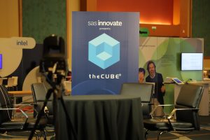 TheCUBE’s set at SAS Innovate, where analysts discussed SAS's strategy around decision intelligence, quantum AI and agentic AI – 2025.