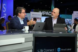 TheCUBE Research’s John Furrier and Bob Laliberte talk about agentic AI during Qlik Connect – 2025. 