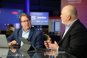 John Furrier and Bob Laliberte, analysts for theCUBE Research, discuss Qlik's unique approach to AI and data analytics.