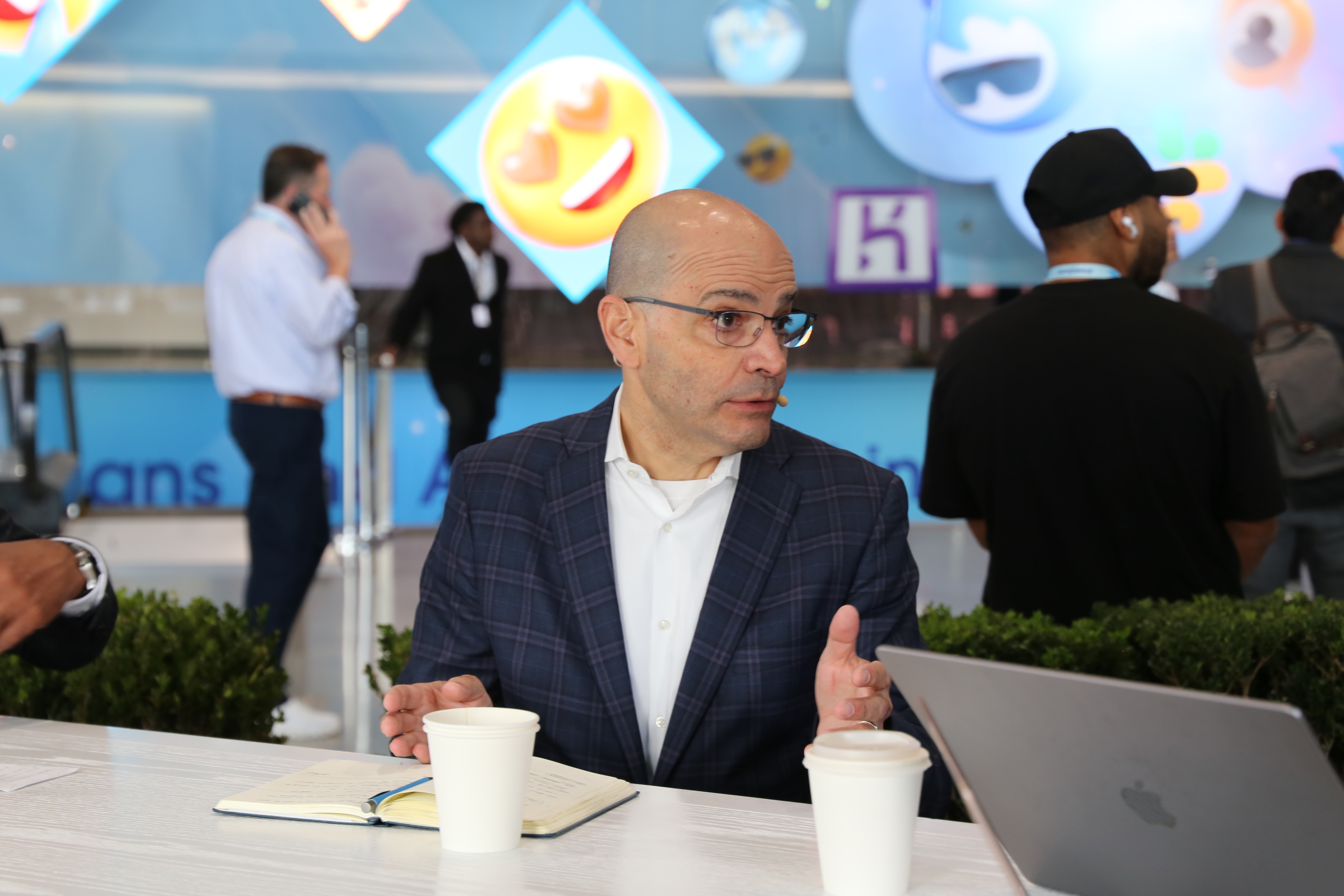 IDC’s Crawford Del Prete and Stackpane’s Sarbjeet Johal talk with theCUBE about the booming AI adoption trend and the ongoing quest for real business value.