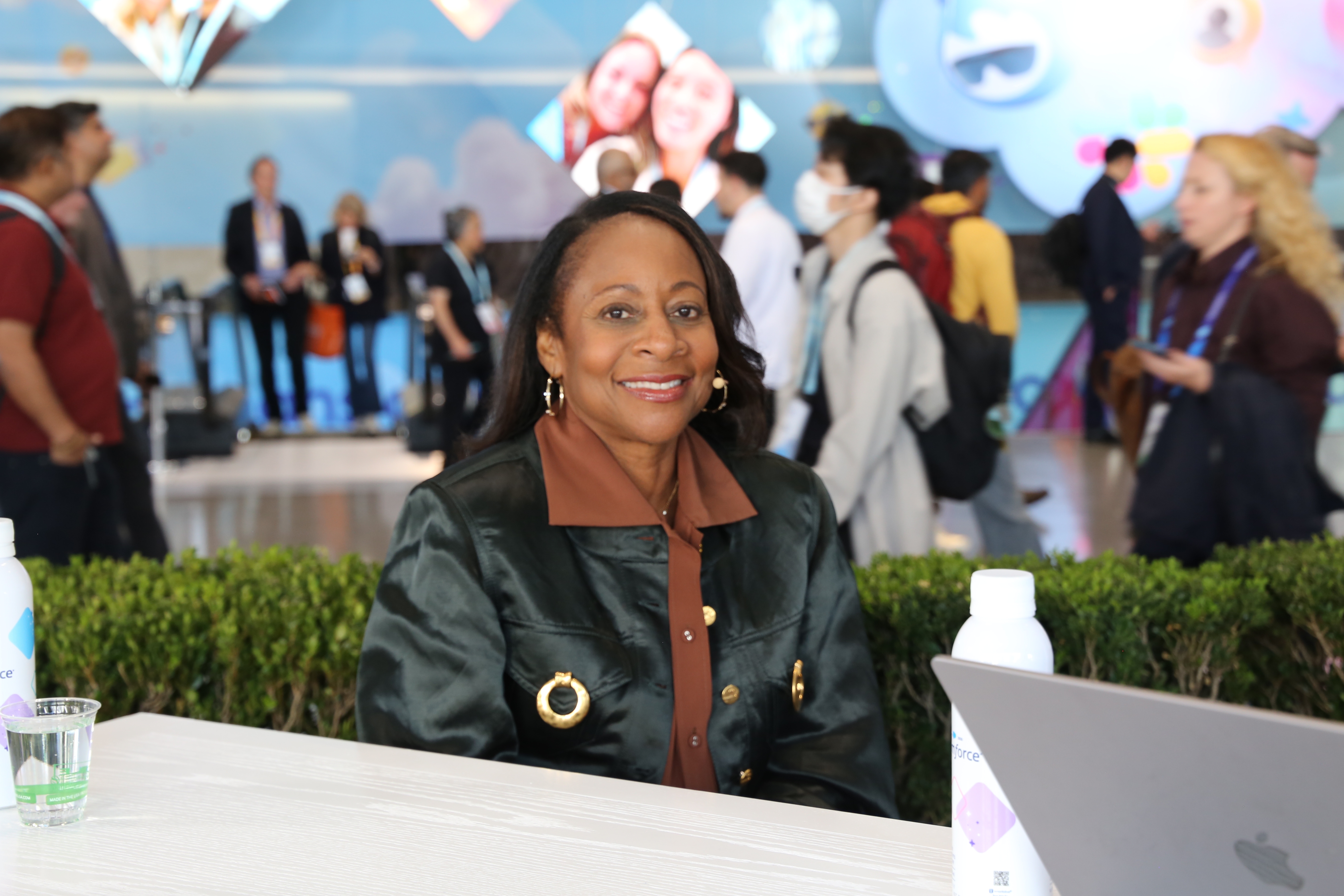 Salesforce’s Robin Washington talks with theCUBE about operational excellence, enterprise strategy and customer value models.
