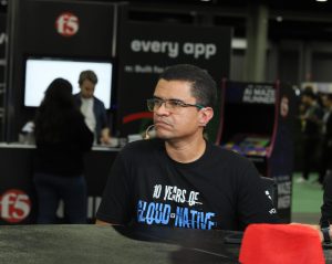 Rodrigo Ramalho, principal solutions architect at Red Hat; Gustavo Fiuza, DevOps engineer at Banco do Brasil; Welton Danyel Felipe, system analyst at Banco de Brasil, spoke with theCUBE about hybrid cloud during KubeCon NA.