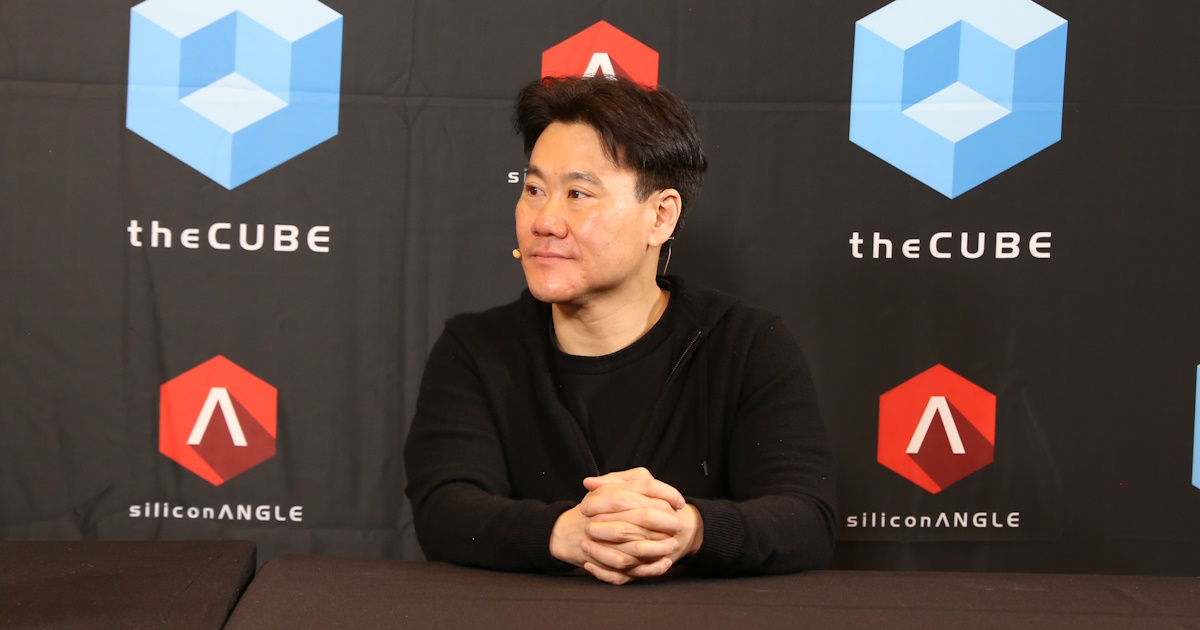 Jerry Chen, partner at Greylock Partners, talks to theCUBE about data gravity and Sovereign cloud during AWS re:Invent 2025.
